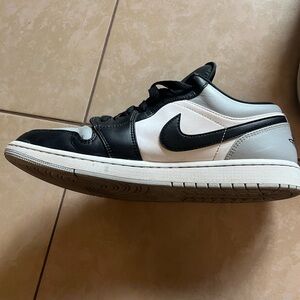 Nike Air Jordan 1 low shadow toe sweaters size 11.5